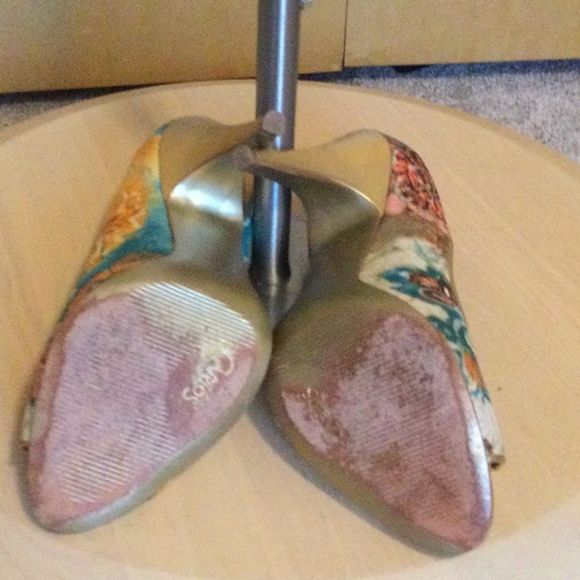 Carlos Santana golden shoes - Picture 7 of 10